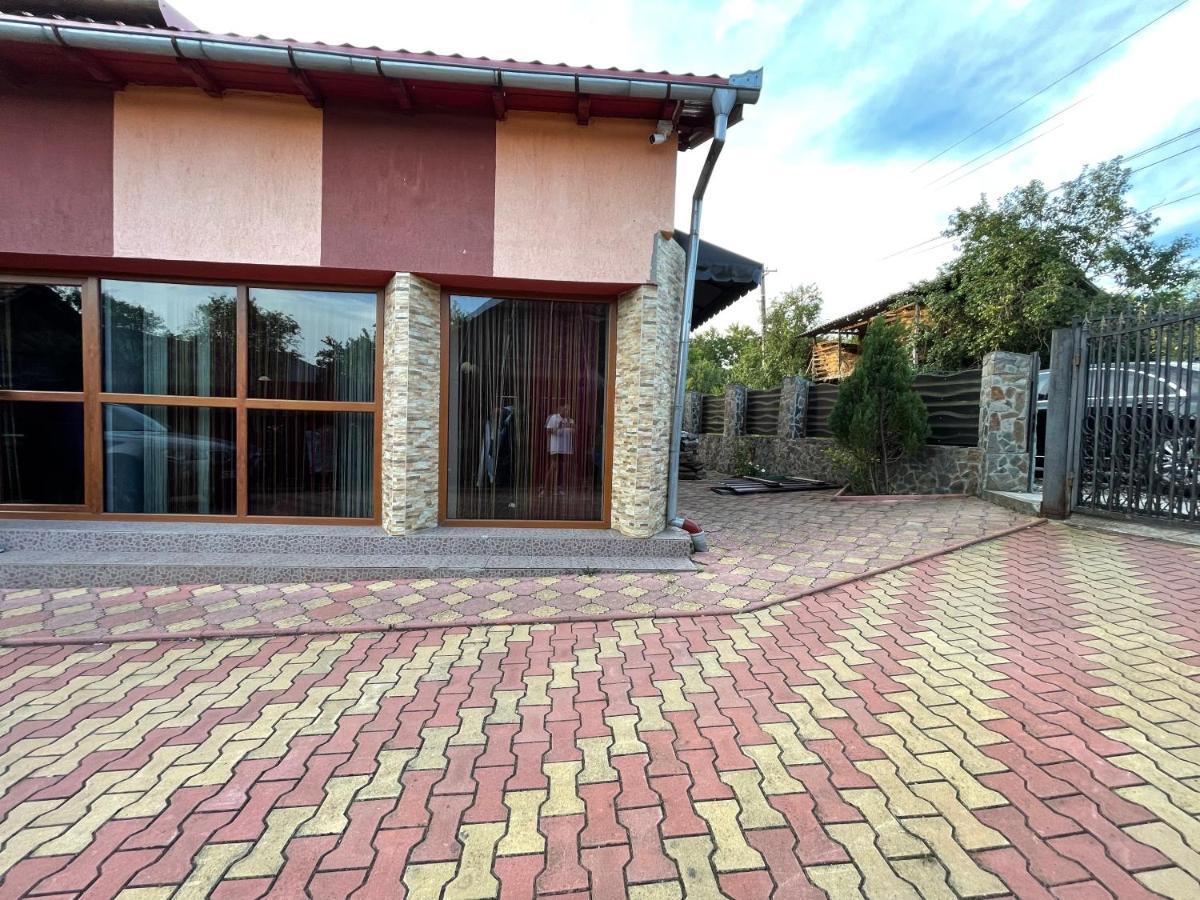Pensiunea Colt De Rai Corbi Exteriér fotografie