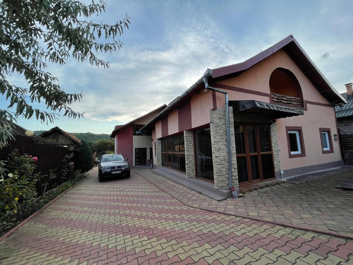 Pensiunea Colt De Rai Corbi Exteriér fotografie